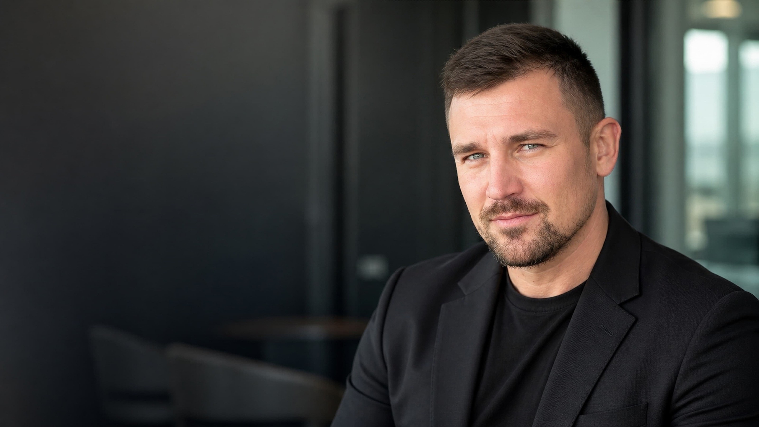 David Svoboda, zemský ředitel M&M Finance, v kanceláři